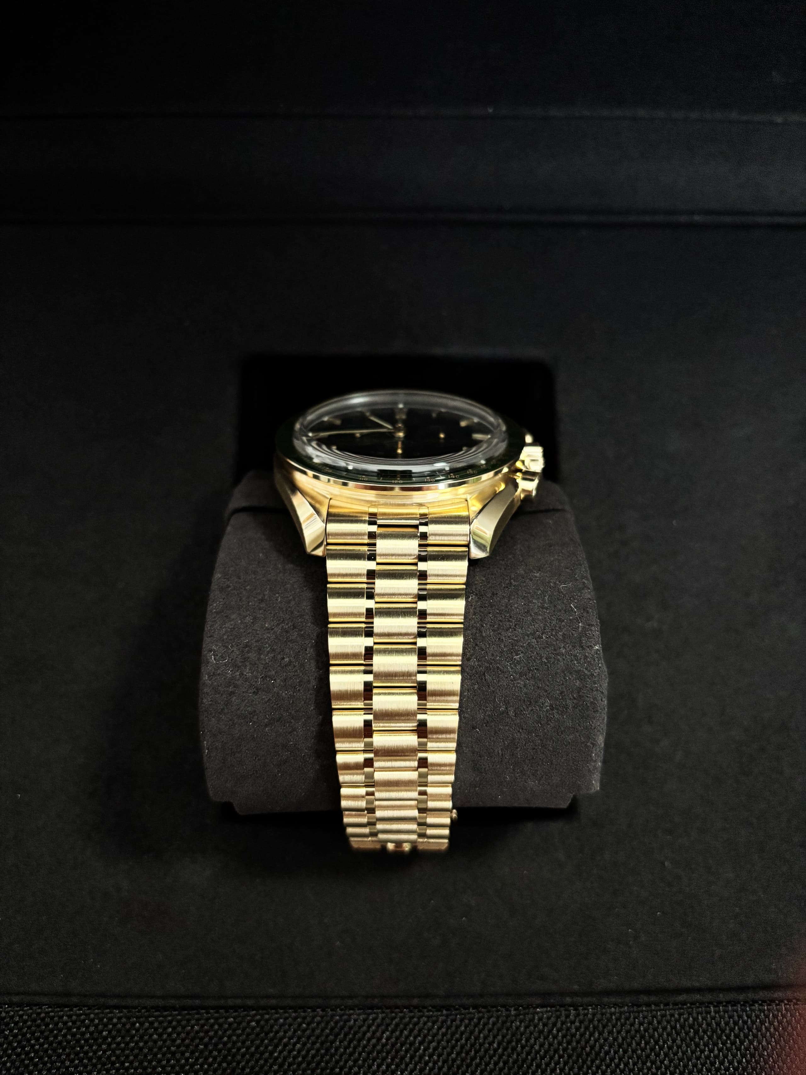 Omega Speedmaster Professional Moonwatch in Moonshine Gold 310.60.42.50.10.001 (2023) — photo 5