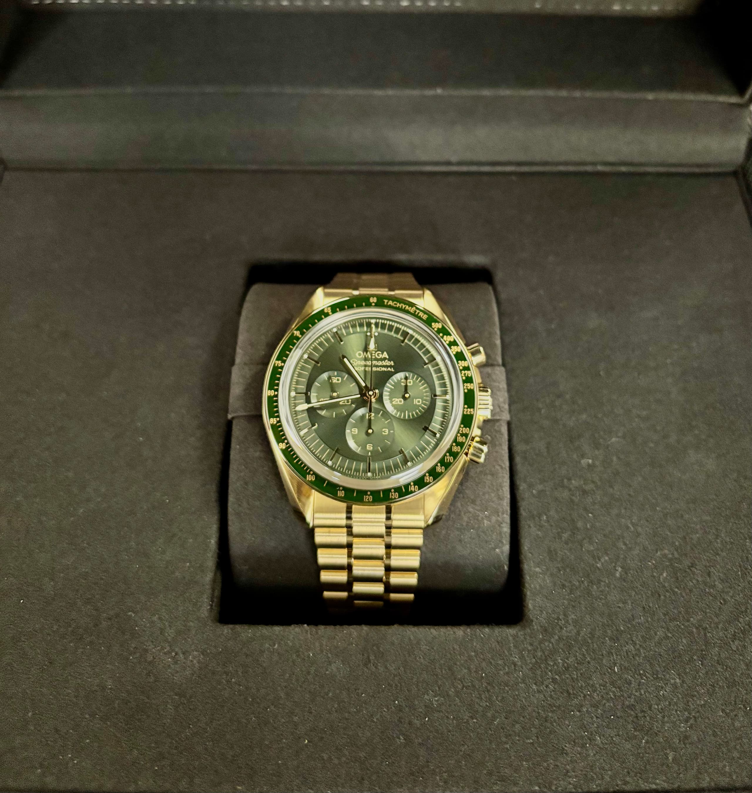Omega Speedmaster Professional Moonwatch in Moonshine Gold 310.60.42.50.10.001 (2023)