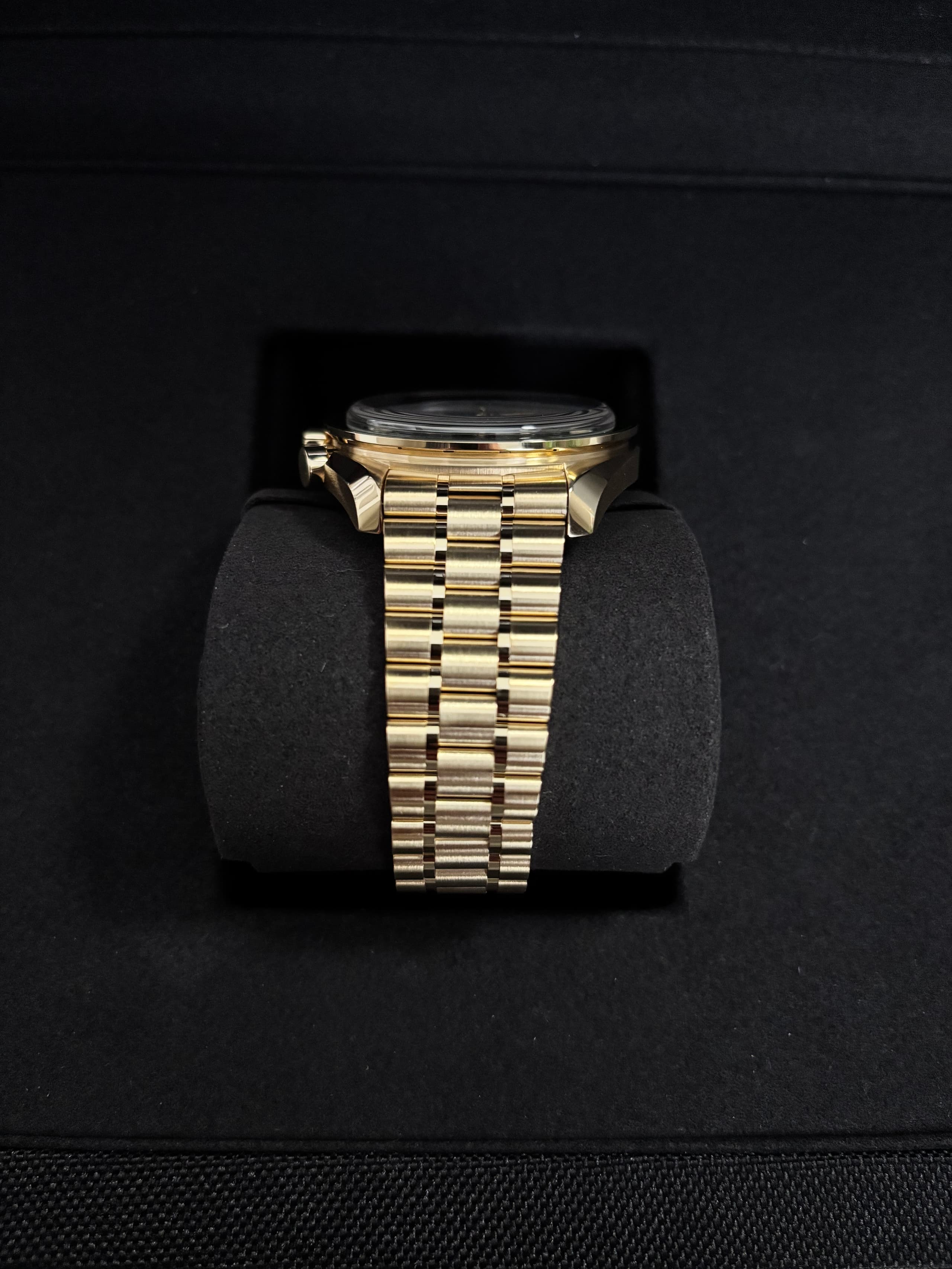 Omega Speedmaster Professional Moonwatch in Moonshine Gold 310.60.42.50.10.001 (2023) — photo 4