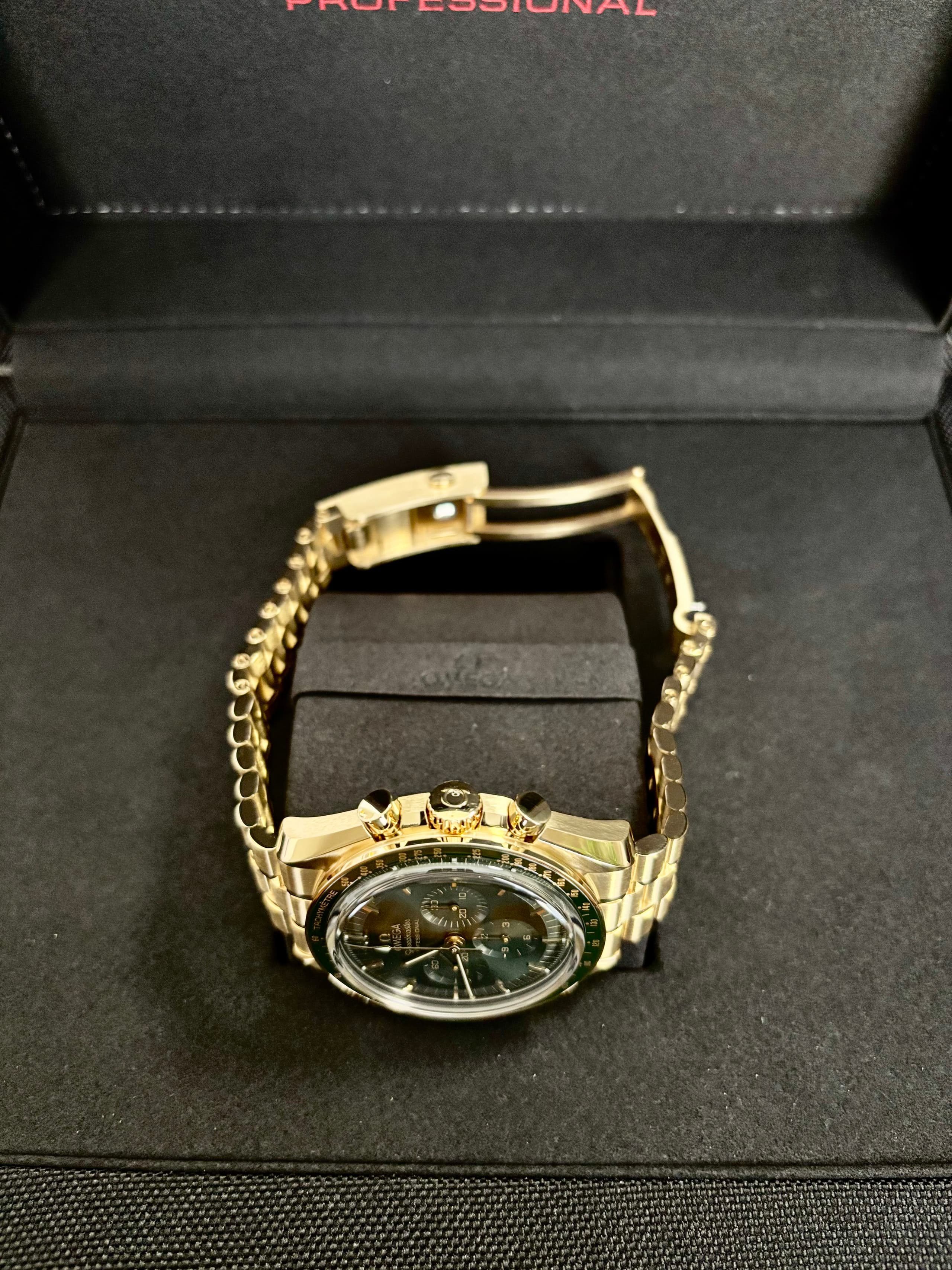 Omega Speedmaster Professional Moonwatch in Moonshine Gold 310.60.42.50.10.001 (2023) — photo 6