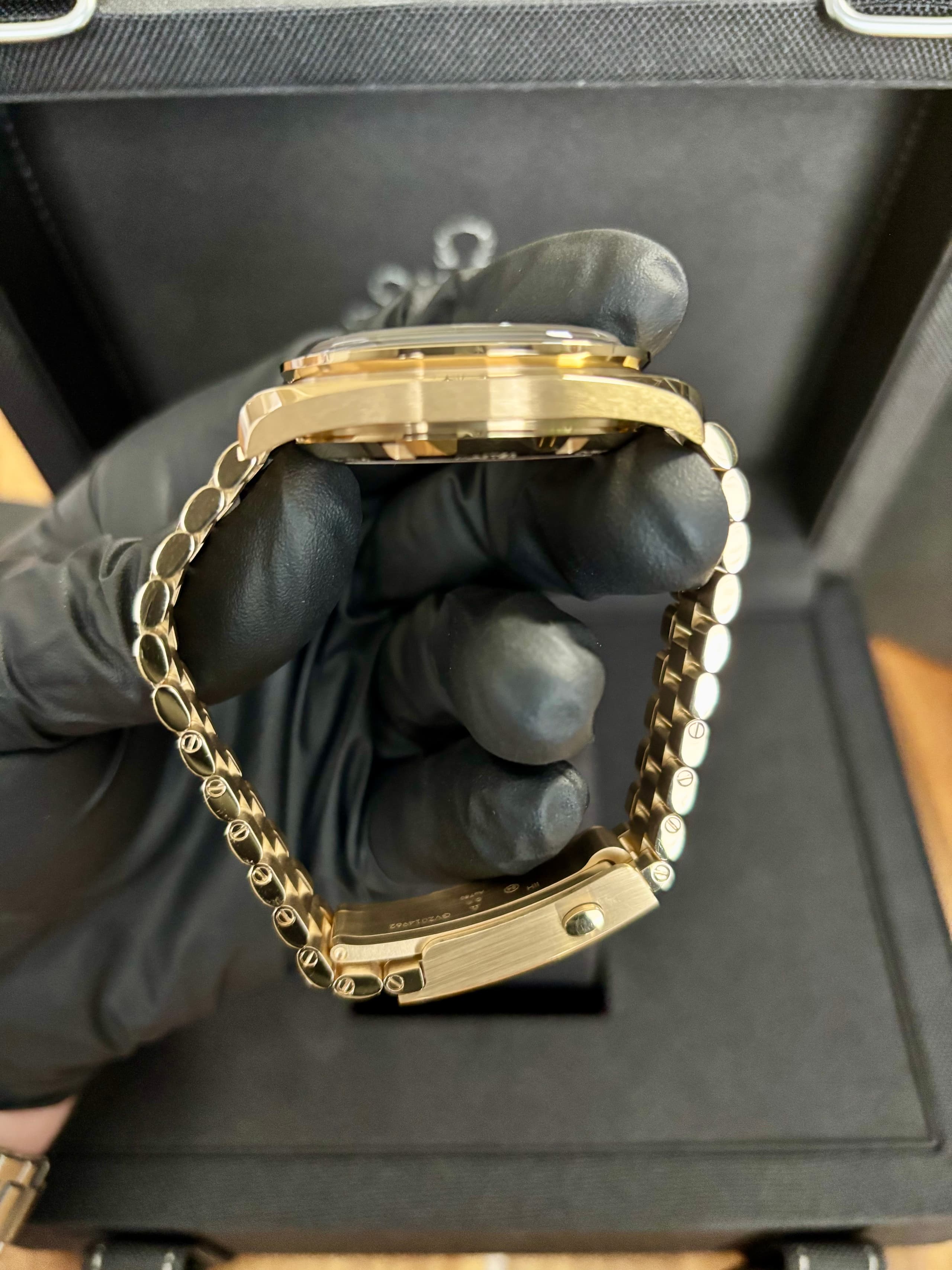 Omega Speedmaster Professional Moonwatch in Moonshine Gold 310.60.42.50.10.001 (2023) — photo 3